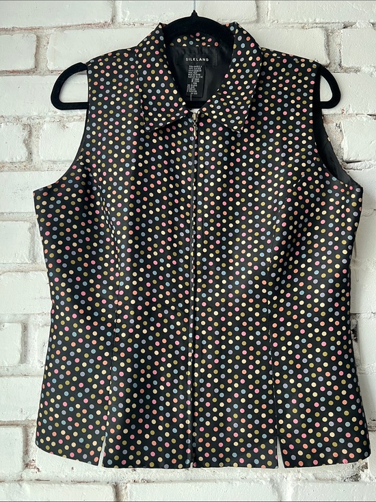SilkLand Tops - 100% silk Black Polka Dot Sleeveless Zip Front Top collared slim fit moto vest